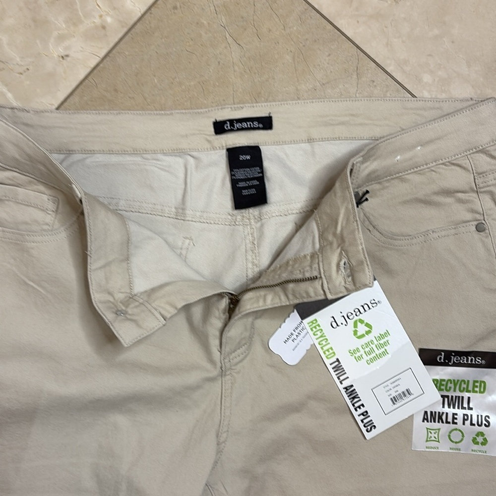 ⭐️ NWT- d.jeans recycled twill oatmeal cropped pants- size 20W - Picture 3 of 8